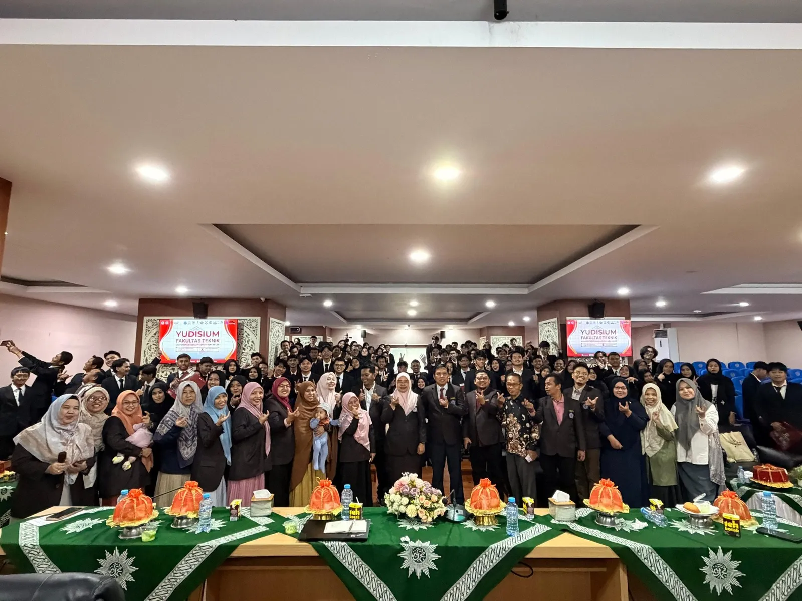 Menapaki Dunia Profesional, 108 Mahasiswa Fakultas Teknik Unismuh Makassar Ikuti Yudisium